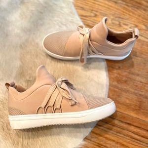 Steve Madden High top sneaks